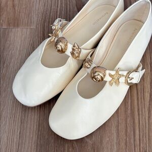 Reformation Ivory Flats with Gold Jewels 💛🐚